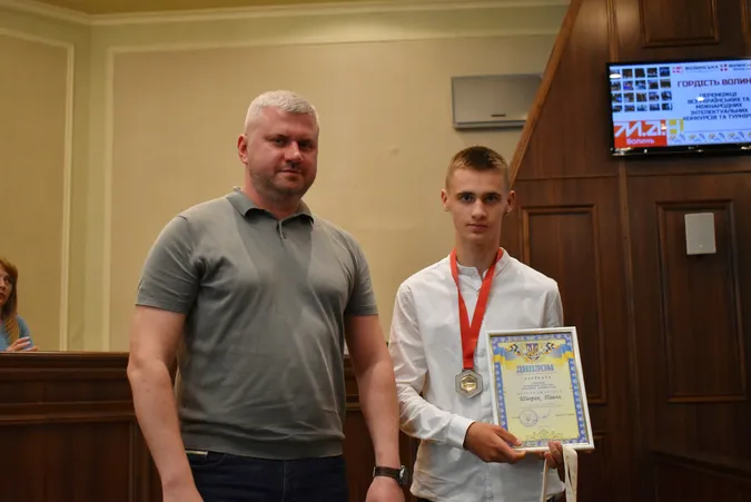 Гордість Волині: в Луцьку нагородили юних інтелектуалів та їхніх наставників
