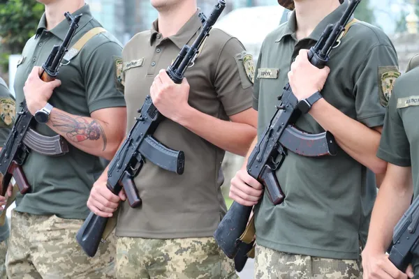73 курсанти луцького вишу склали присягу на вірність Україні (фото)