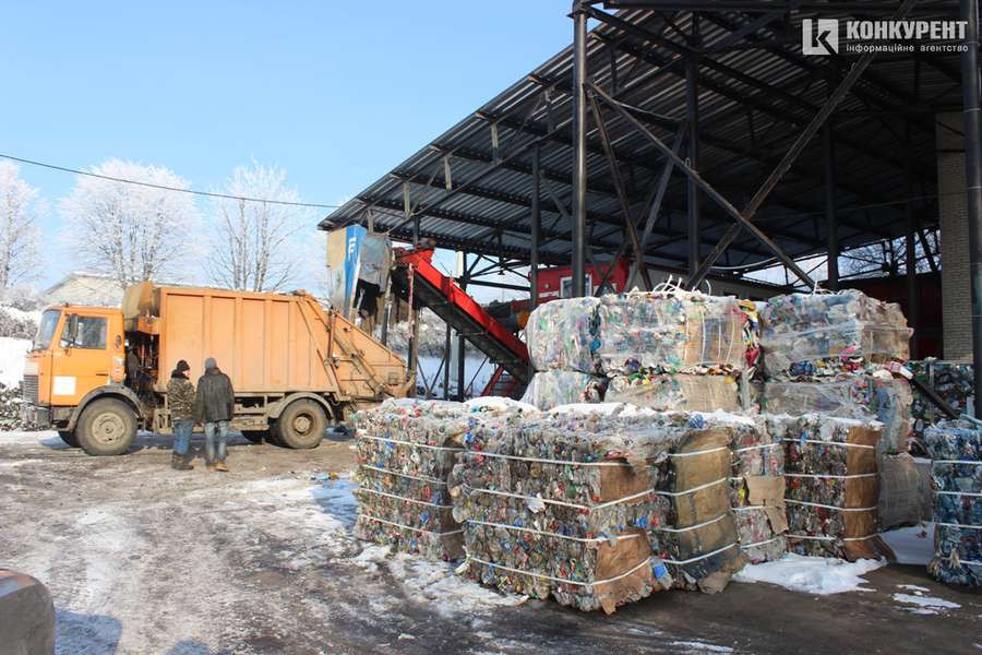 Мільйонні збитки та переповнене звалище: що не так із сортуванням сміття у Луцьку (фото)