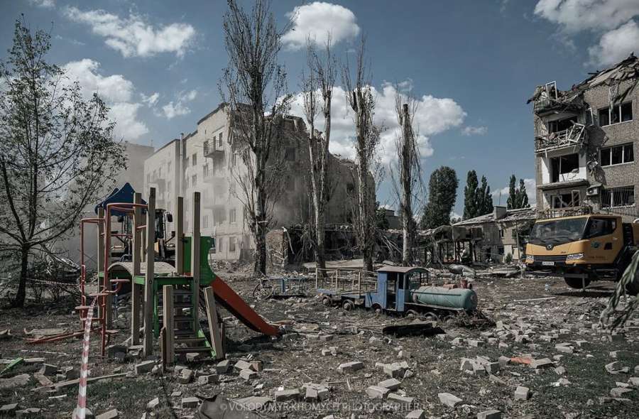Луцький фотограф, який зараз служить, показав кадри трагедїі у Покровську (фото)