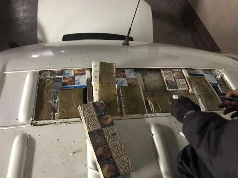 У «Ягодині» в даху «мерседеса» знайшли контрабандні сигарети (фото)