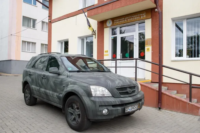 Луцькі медики придбали авто для військових (фото)
