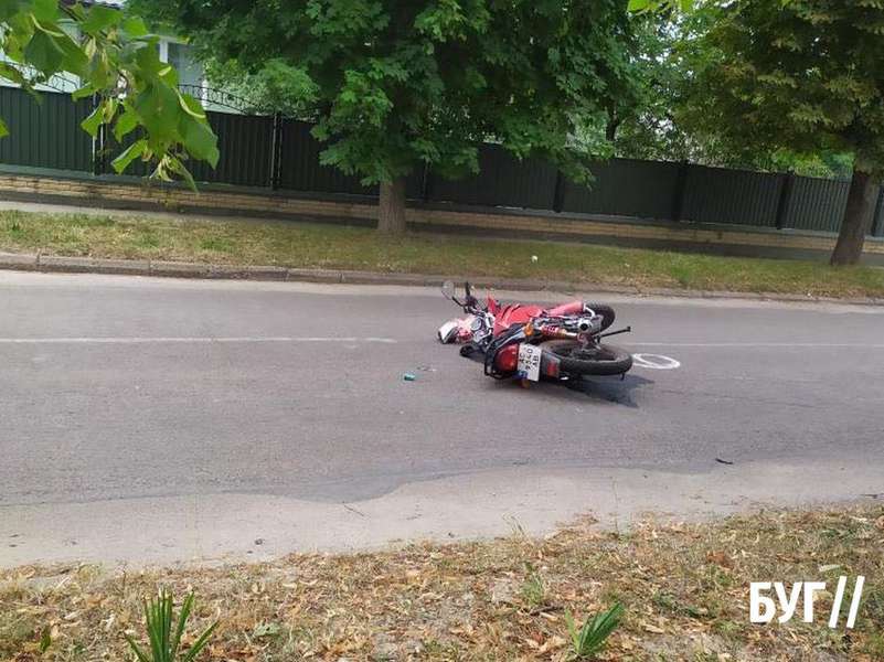 На Володимирщині мотоцикліст протаранив мінівен