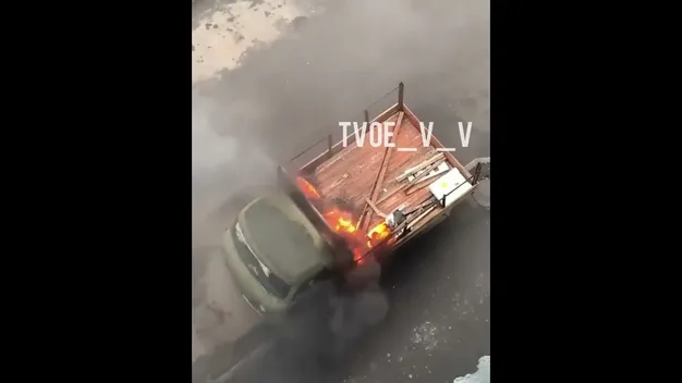 У Володимирі з невідомої причини загорілася вантажівка (відео)