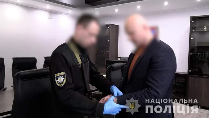 За стрільбу з автомата затримали мера Немирова (фото, відео)