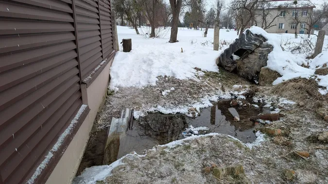 У Горохові три роки тече вода зі школи: мешканці б'ють на сполох