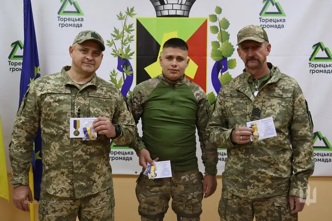 Воїнів «волинської сотки» нагородили медалями за оборону Торецька (фото)