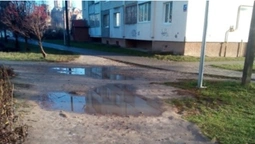 Лучанка нарікає на погану дорогу на Сухомлинського (фото)