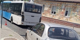 У центрі Луцька зіткнулися легковик та автобус (фото)
