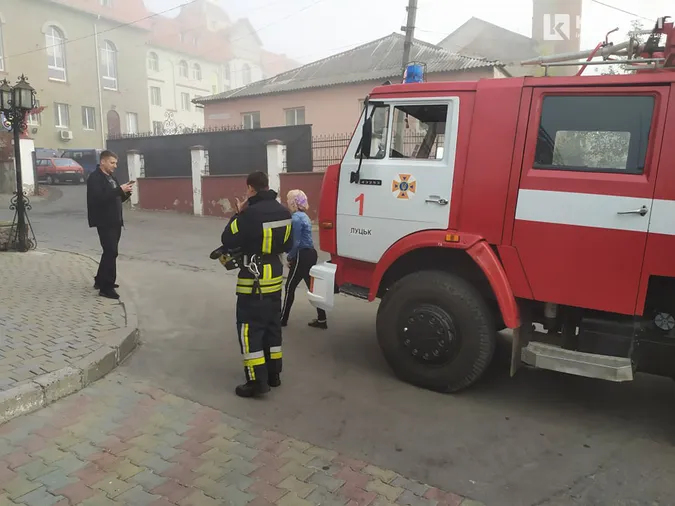 Біля управління міграційної служби на Волині – пожежники: що сталося (фото)