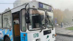У Луцьку поліція раптово зупинила тролейбус, аби перерахувати пасажирів