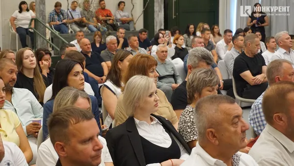У Луцьку влада зустрілась із бізнес-спільнотою для обговорення святкування 600-річчя з’їзду монархів (фото)