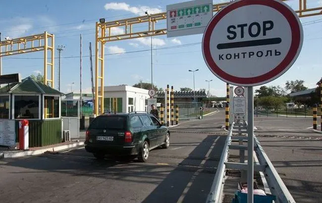 Понад 500 авто застрягли в черзі на кордоні з Польщею