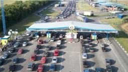 Повідомили про зміни в організації руху автотранспорту на кордоні з Польщею (відео)