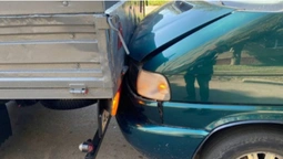 Кузовом по «морді»: у Нововолинську зіткнулись бус і вантажівка (фото)