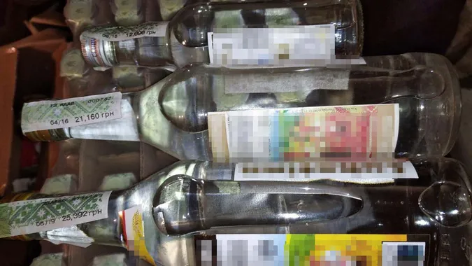 Волинянин влаштував у гаражі склад алкогольного фальсифікату