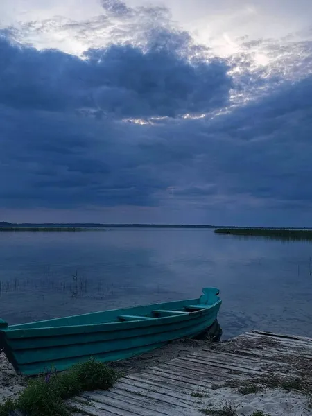 Дивовижно і привабливо: показали атмосферні світлини із захмареного Світязя (фото)