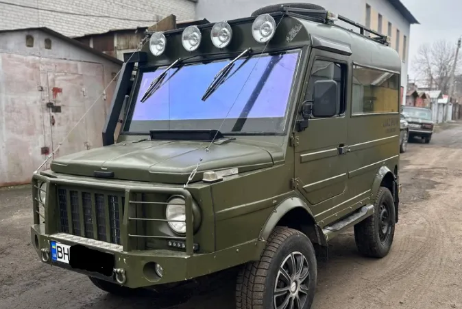 Монстр бездоріжжя: брутальну «Волинянку» у стилі military продають за тисячі доларів (фото)