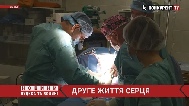 Чаклували над серцем 13 годин: волинські хірурги врятували пацієнтку з рідкісною патологією (відео)