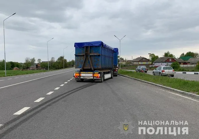У Локачинському районі вантажівка збила велосипедистку