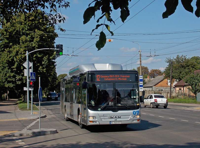 Луцьком почали їздити нові автобуси (фото)
