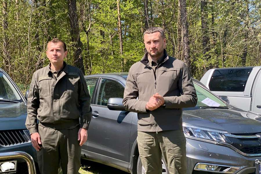 Польські лісівники передали ЗСУ 12 позашляховиків (фото)