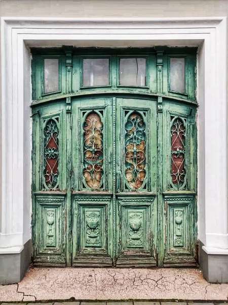 Старовинні луцькі двері реставруватимуть в Івано-Франківську (фото)