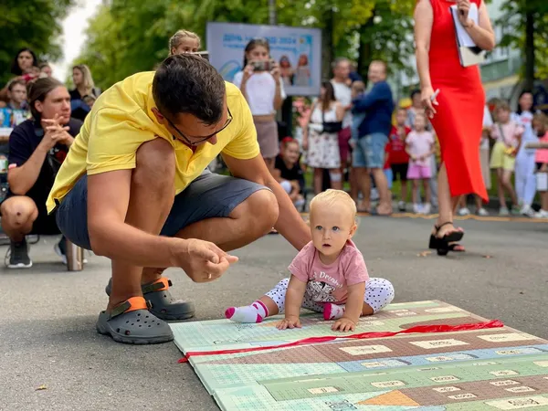 Милота зашкалює: у Нововолинську відбувся «Забіг у повзунках» (фото)