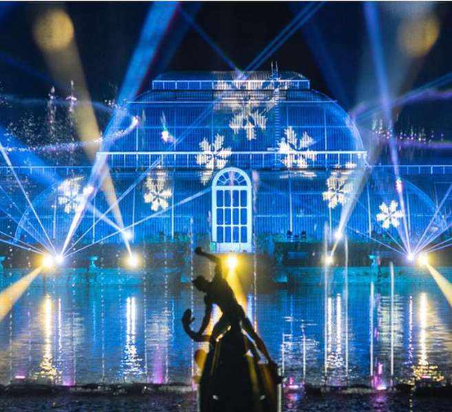 У Лондоні до різдвяних свят уже прикрасили королівські сади (фото)