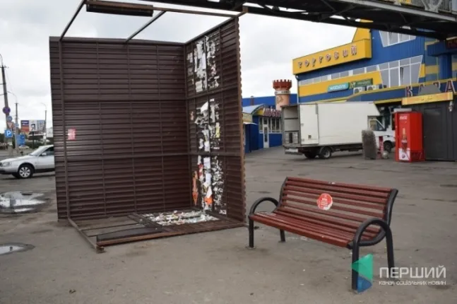 На місці поваленої вітром зупинки в Луцьку планують нову