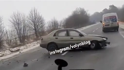 На автошляху між Луцьком і Володимиром зіткнулися два легковики (відео)