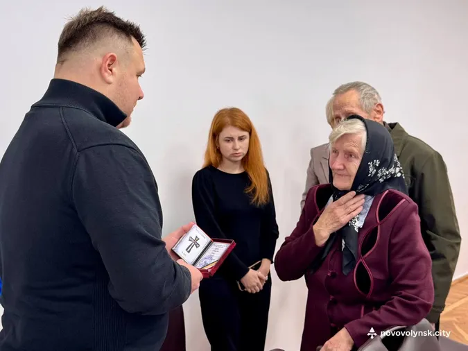 Двох захисників з Нововолинської громади посмертно відзначили нагородами (фото)