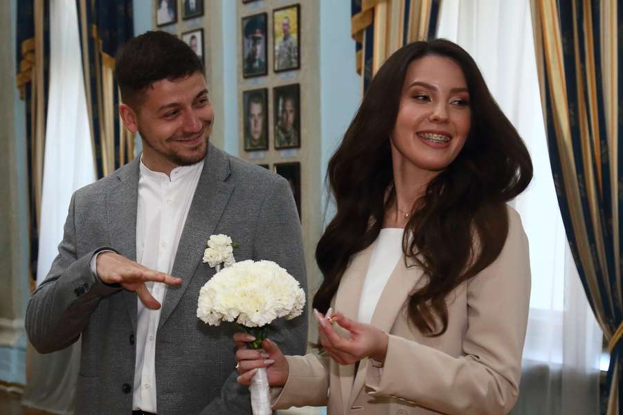 Поки Кремль бреше про загибель, Залужний відгуляв весілля (фото)