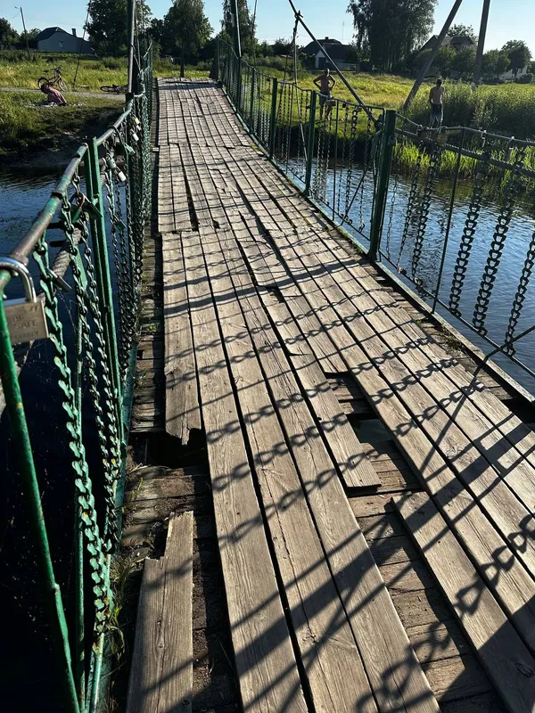 У дірках, наче решето: у Володимирі на мосту травмувалася жінка (фото)