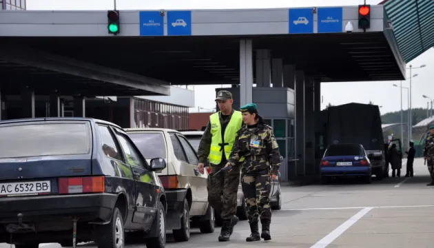 Час спливає: є ще 15 днів, аби розмитнити «євробляху» дешевше