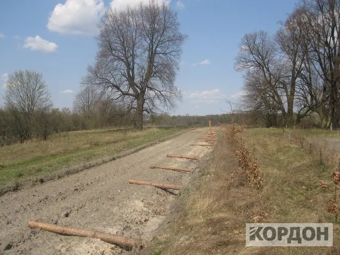 На Волині пошкодили кілометр прикордонної огорожі (фото)