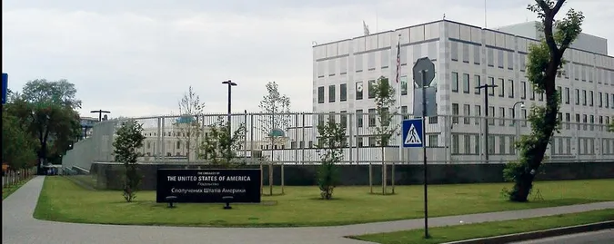 Посольство США знову видає українцям студентські візи