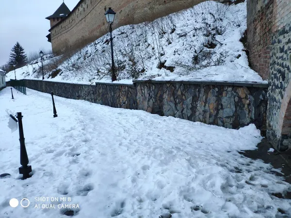 Луцького політолога обурила нерозчищена Замкова площа (фото)
