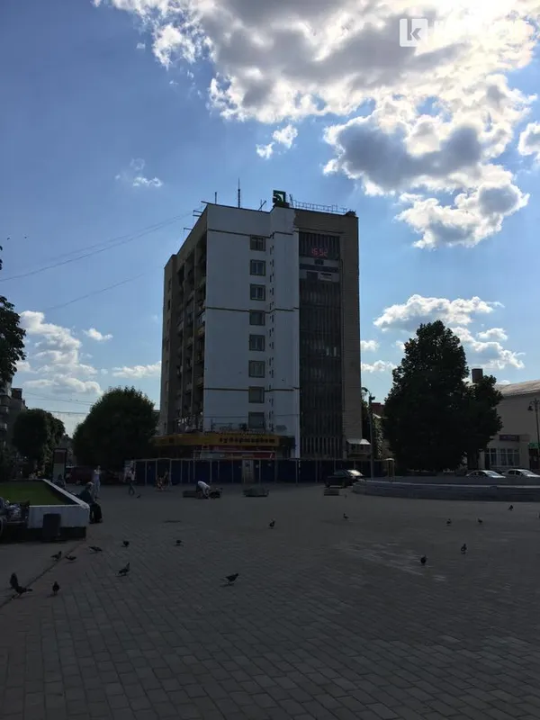 У центрі Луцька реконструюють будинок (фото)