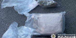 У Києві арештували дівчину, в якої знайшли 3 кілограми наркотиків (фото)