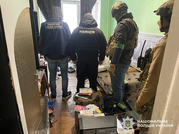 «Кохання» за 800 тисяч: викрили кол-центр, який виманював гроші у військових