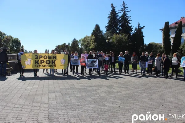 Лучани підтримали всеукраїнський марш за права тварин (фото)