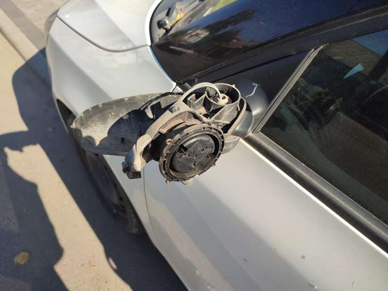 Лучанці пошкодили авто, яке вона залишила на паркінгу біля ринку (фото)
