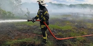 На Волині палає торфовище: рятувальники гасять займання (фото)
