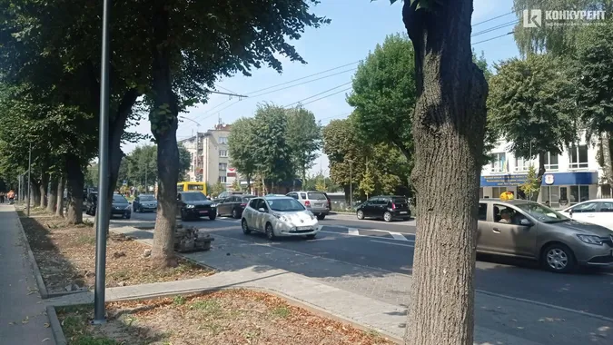 У центрі Луцька – ДТП: рух ділянкою – ускладнений (фото)