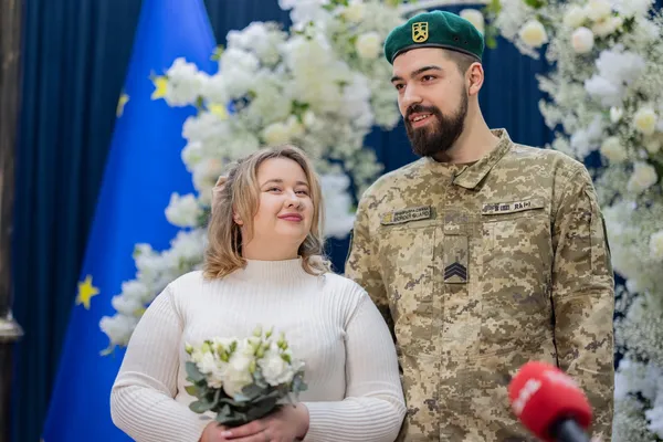 Прикордонник з Волині відіграв весілля у День закоханих (фото)
