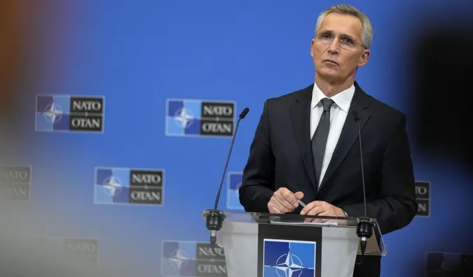 НАТО не буде вводити миротворців до України, – Столтенберг (відео)