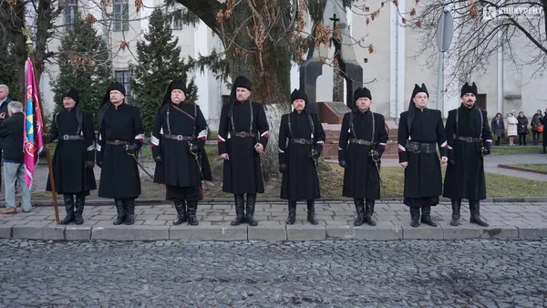 У Луцьку вшанували пам'ять жертв Голодомору (фото, відео)
