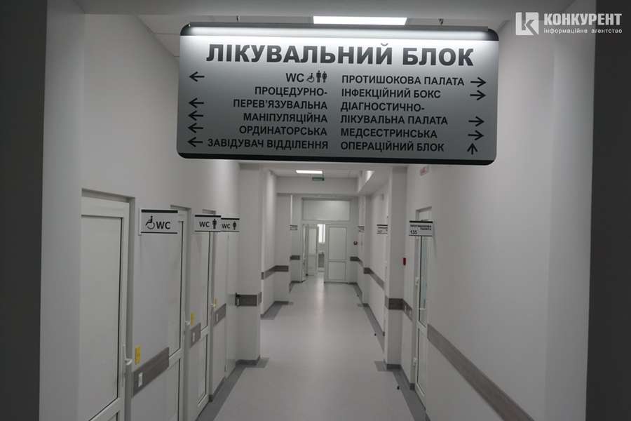 Сучасні коридори виглядають так солідно, що в лікарні можна знімати фільми про медиків><span class=