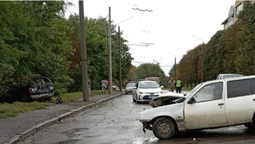 У Луцьку зіткнулися BMW та Opel – 13-річна пасажирка у реанімації (фото, відео)